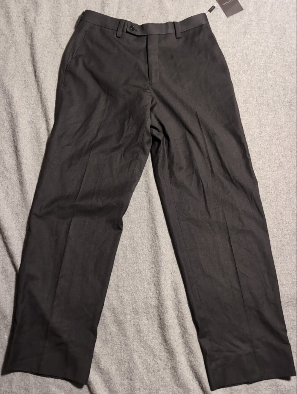 New with tags Van Heusen Traveler Dress Pants Size 30x30 Black